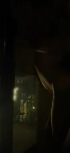 阳台后入，打开门居然有人走过，不知道有没有被看到